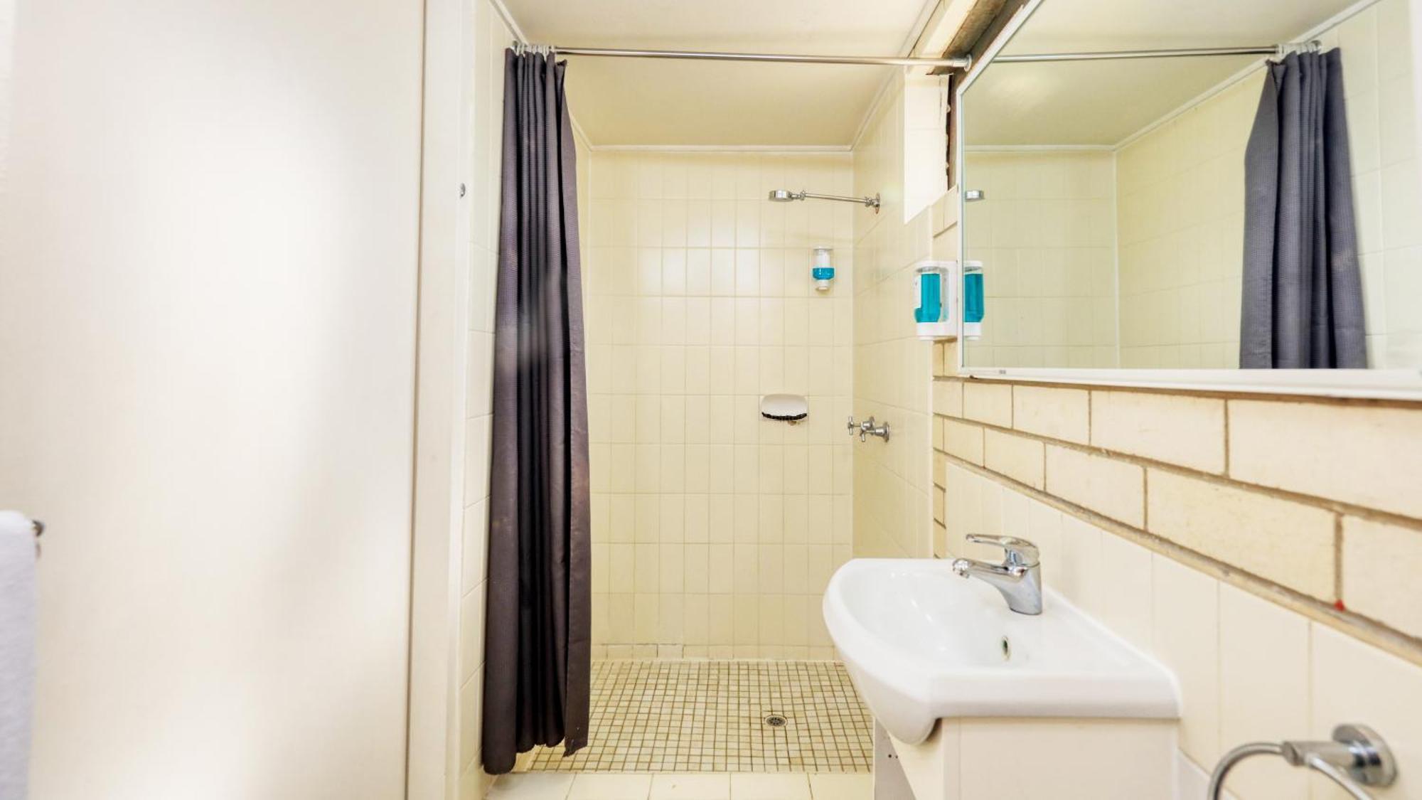Tropical Gateway Motor Inn Rockhampton Esterno foto