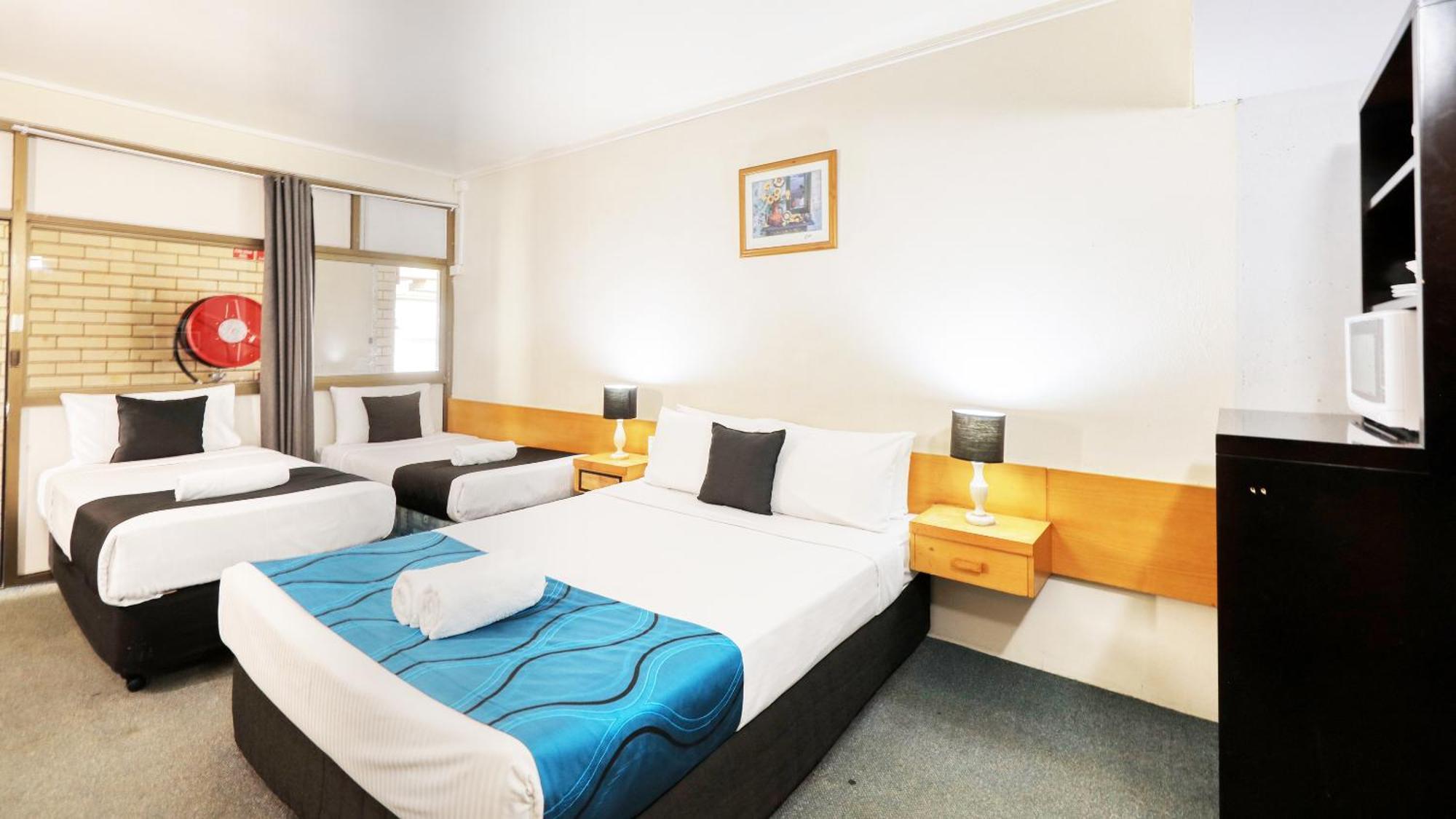 Tropical Gateway Motor Inn Rockhampton Esterno foto