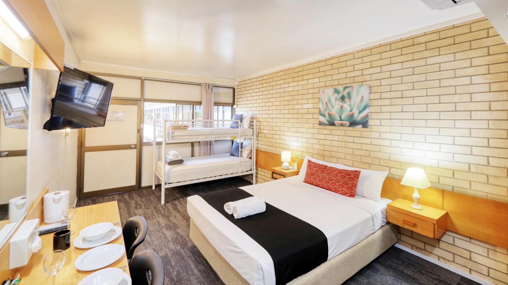 Tropical Gateway Motor Inn Rockhampton Esterno foto