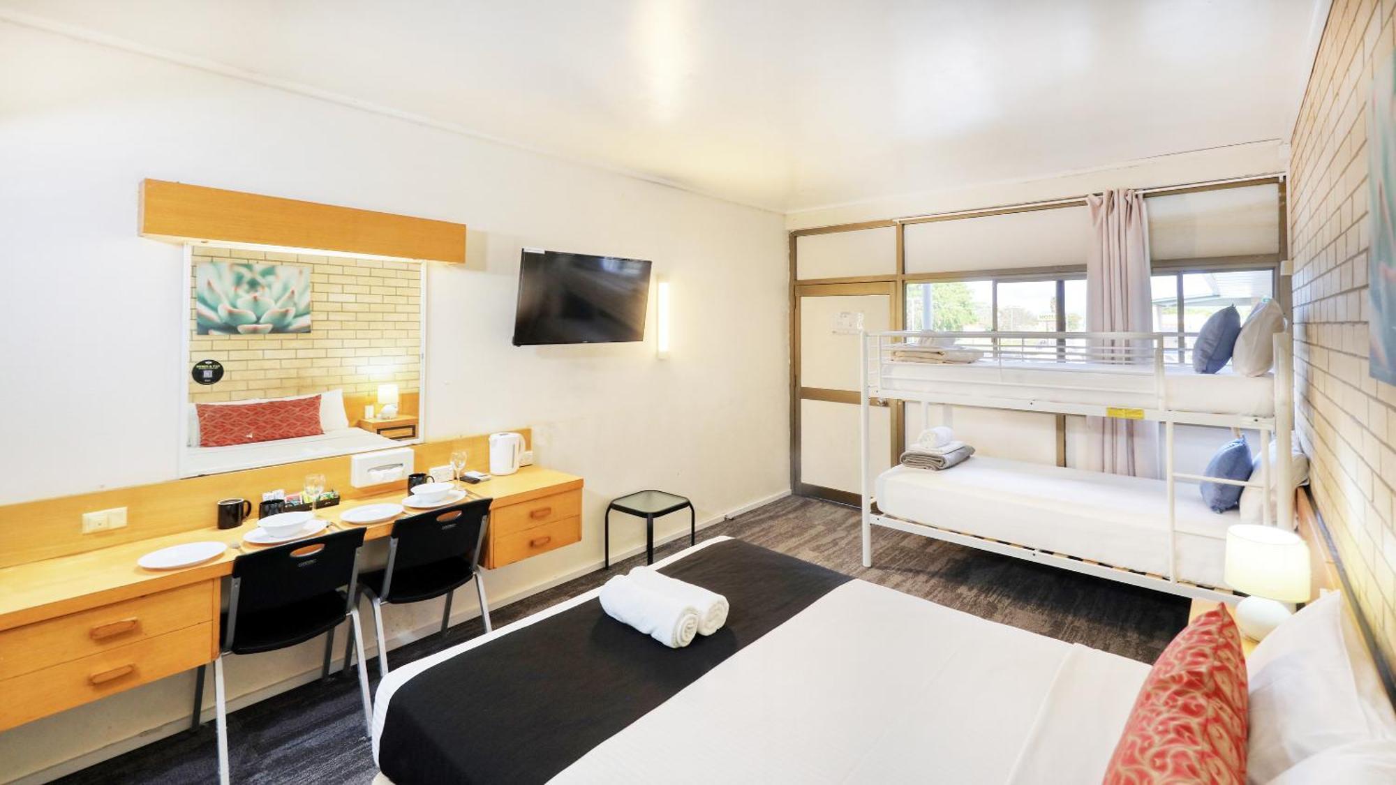 Tropical Gateway Motor Inn Rockhampton Esterno foto
