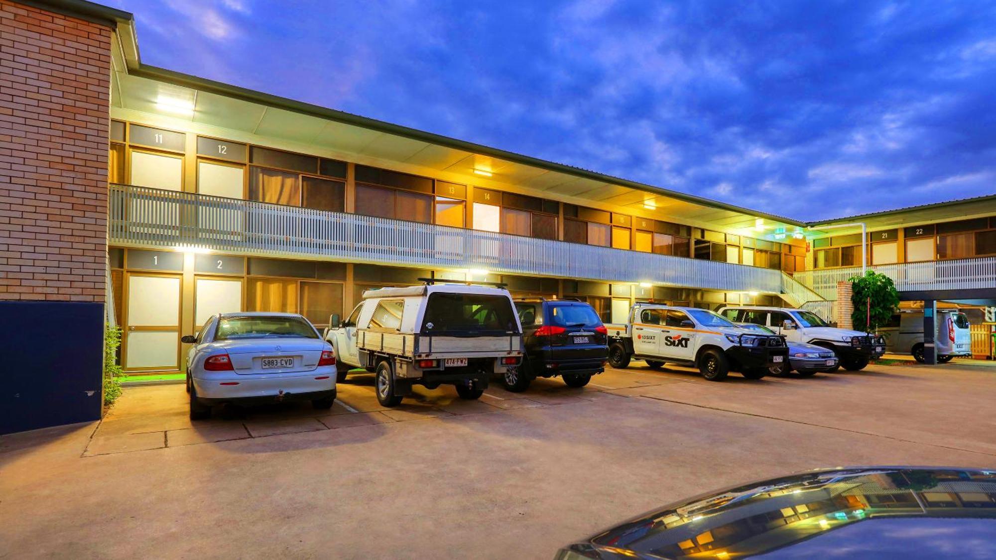Tropical Gateway Motor Inn Rockhampton Esterno foto
