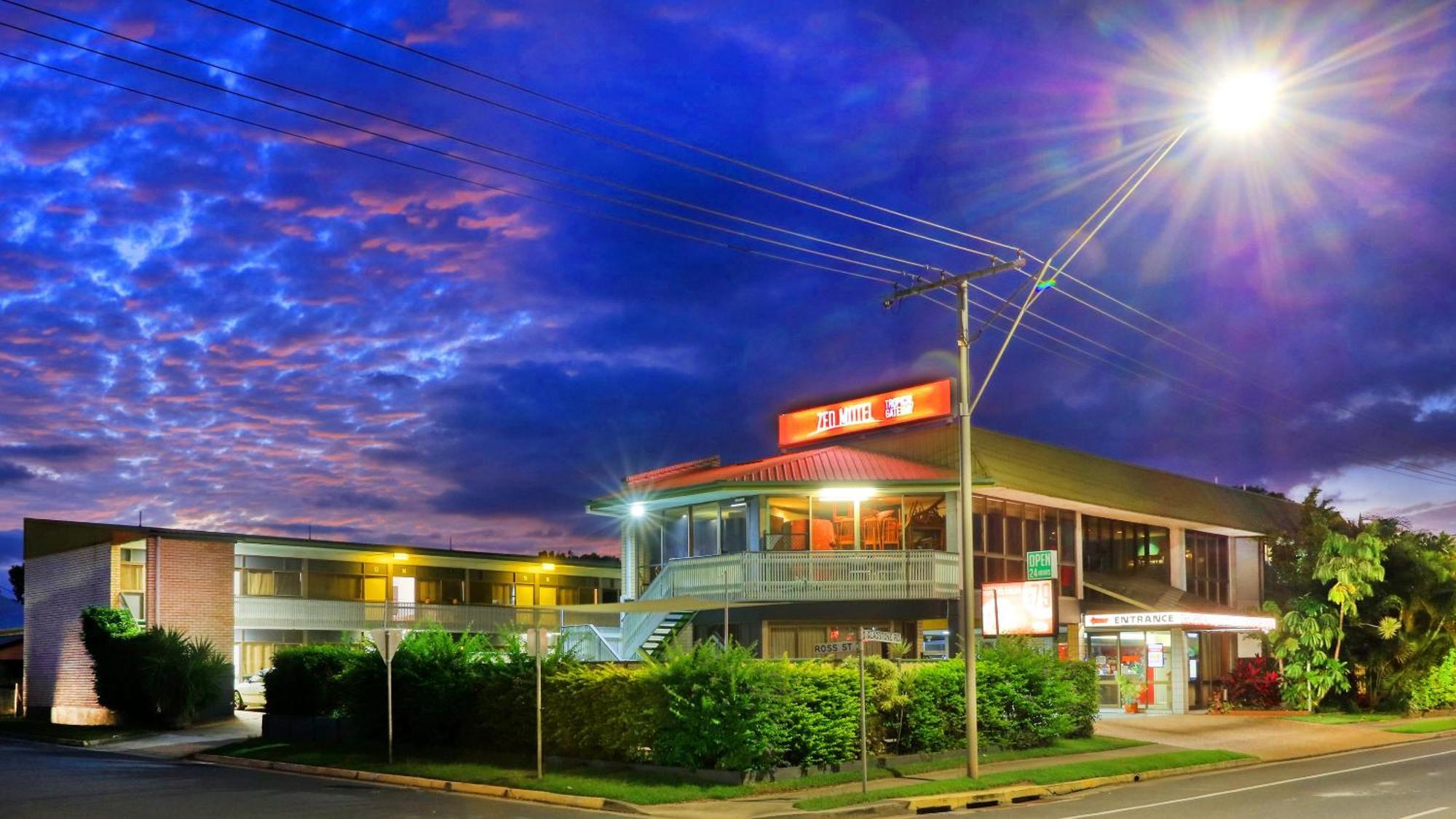 Tropical Gateway Motor Inn Rockhampton Esterno foto