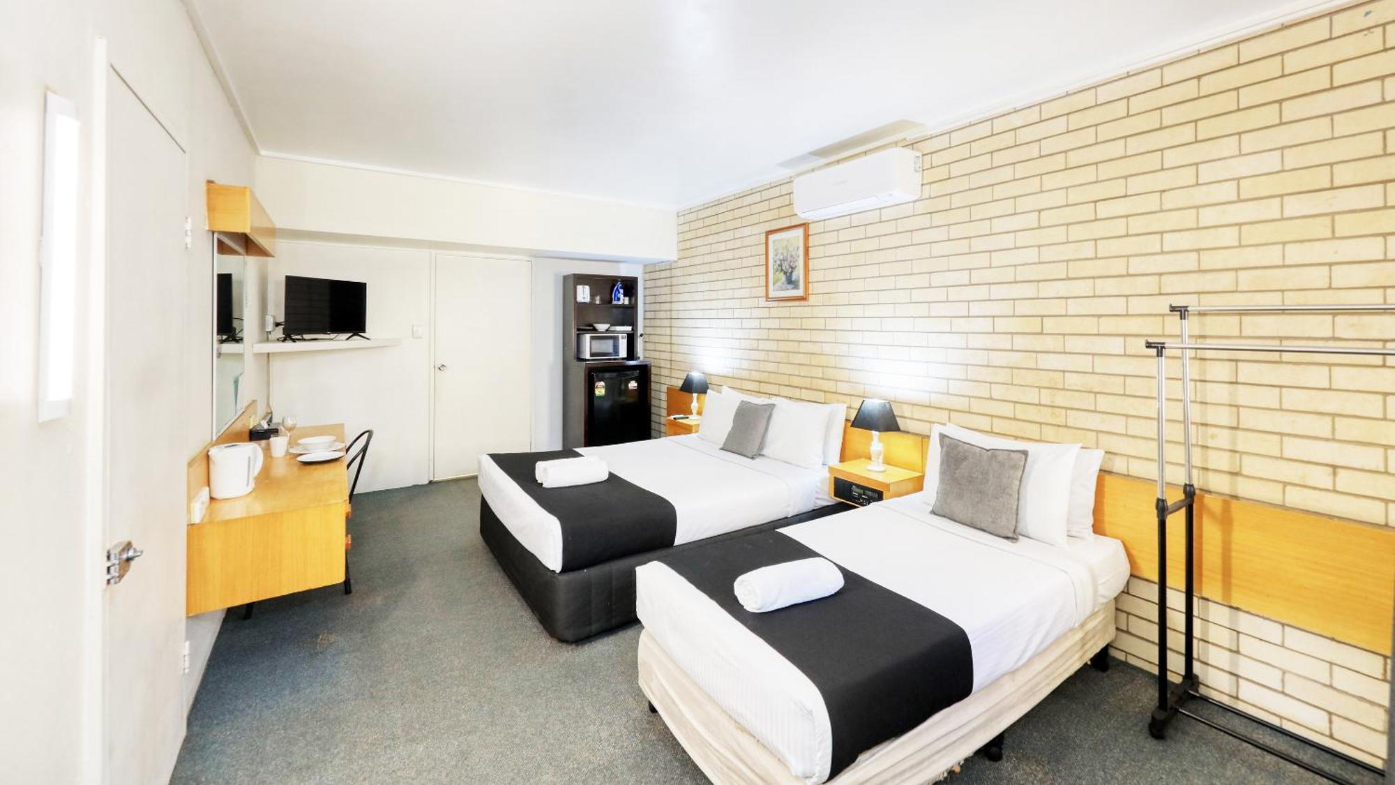 Tropical Gateway Motor Inn Rockhampton Esterno foto