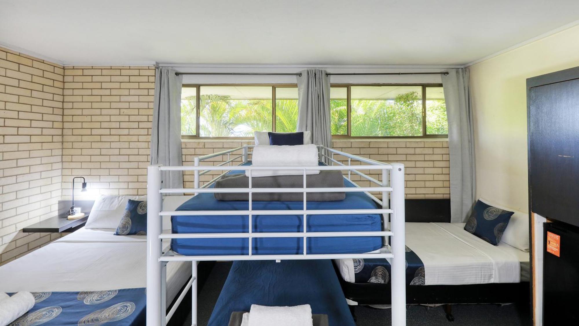 Tropical Gateway Motor Inn Rockhampton Esterno foto