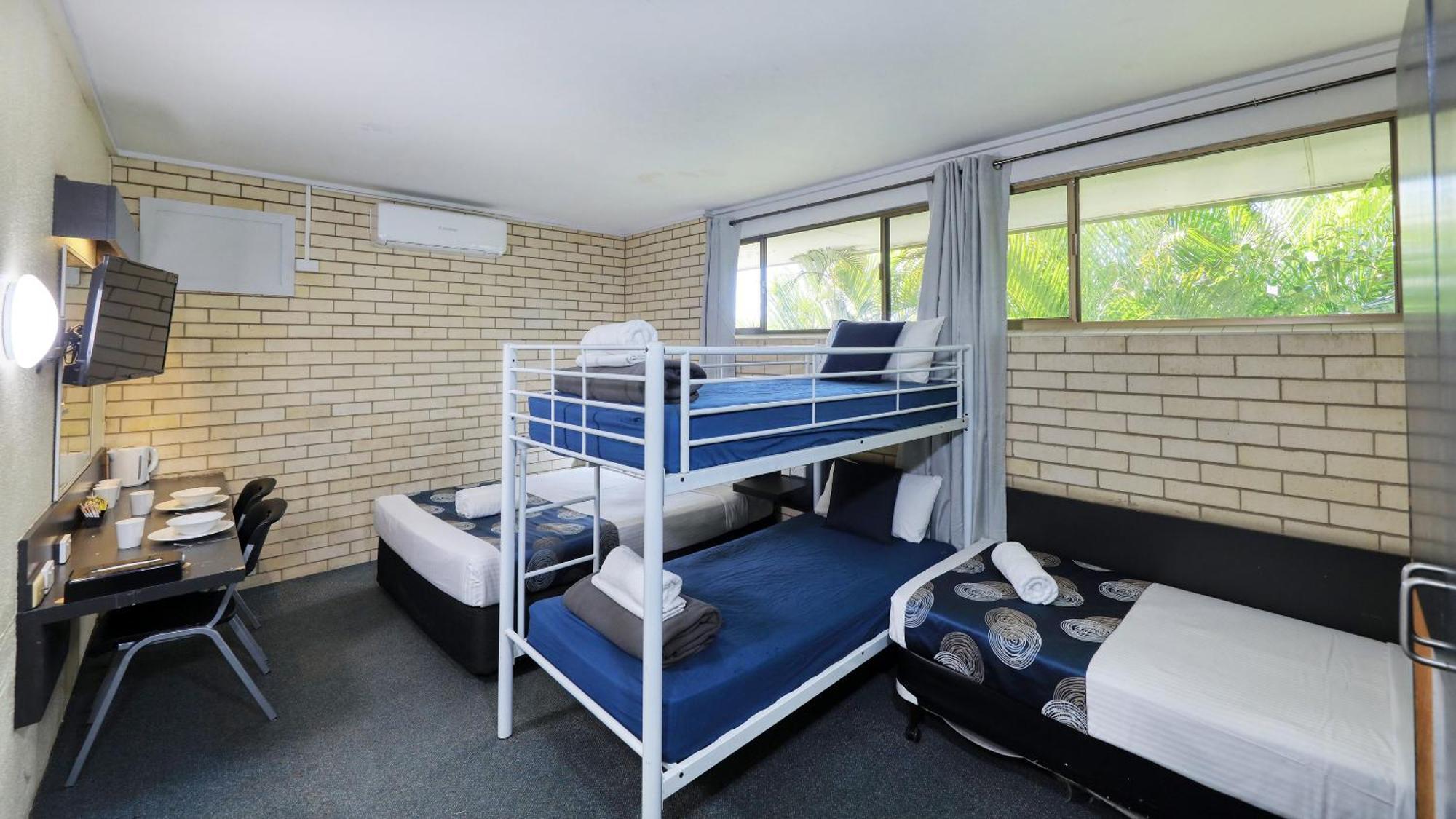 Tropical Gateway Motor Inn Rockhampton Esterno foto
