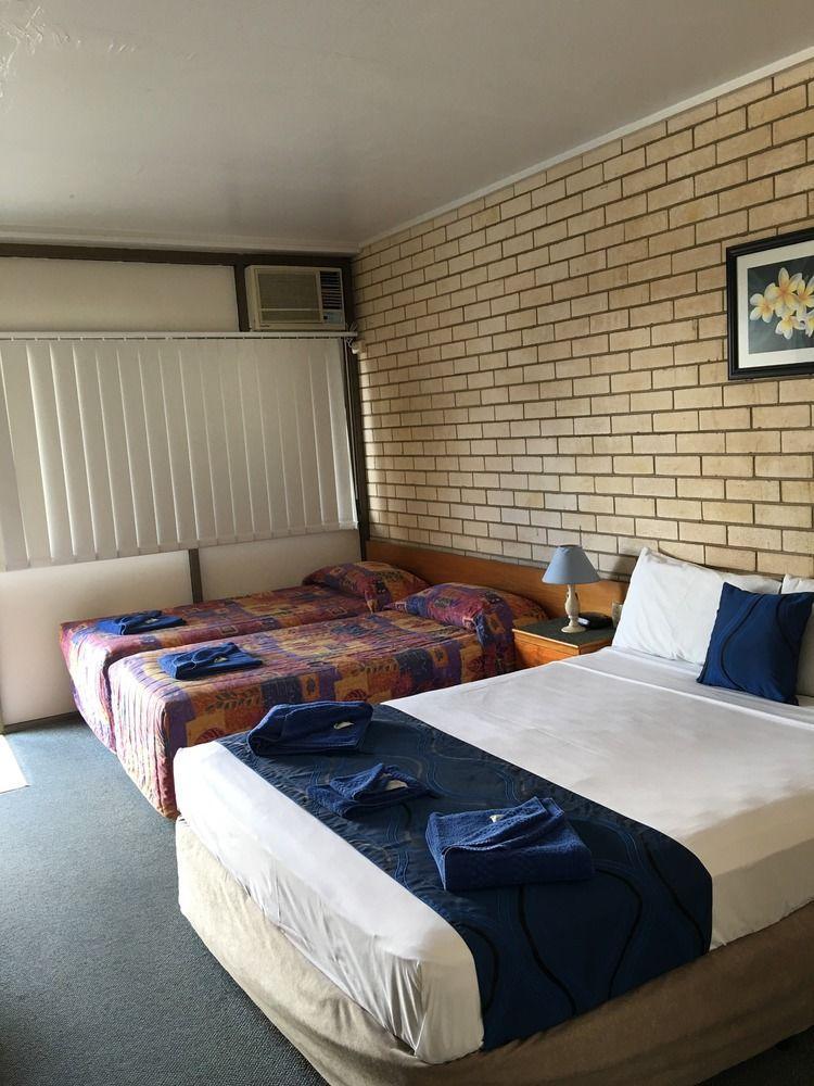 Tropical Gateway Motor Inn Rockhampton Esterno foto