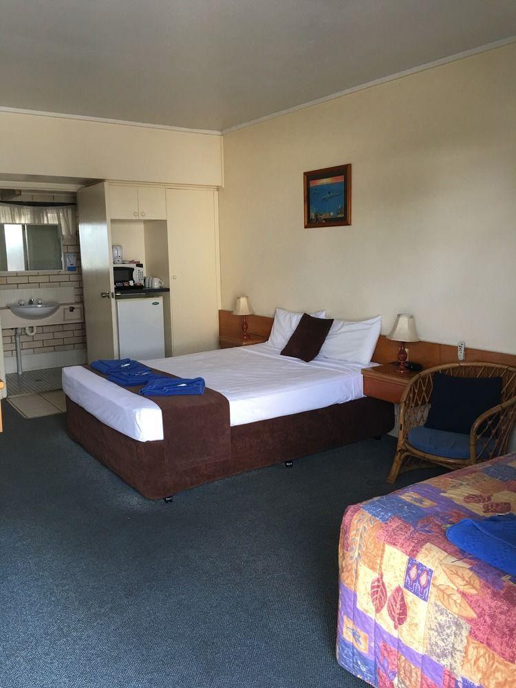 Tropical Gateway Motor Inn Rockhampton Esterno foto