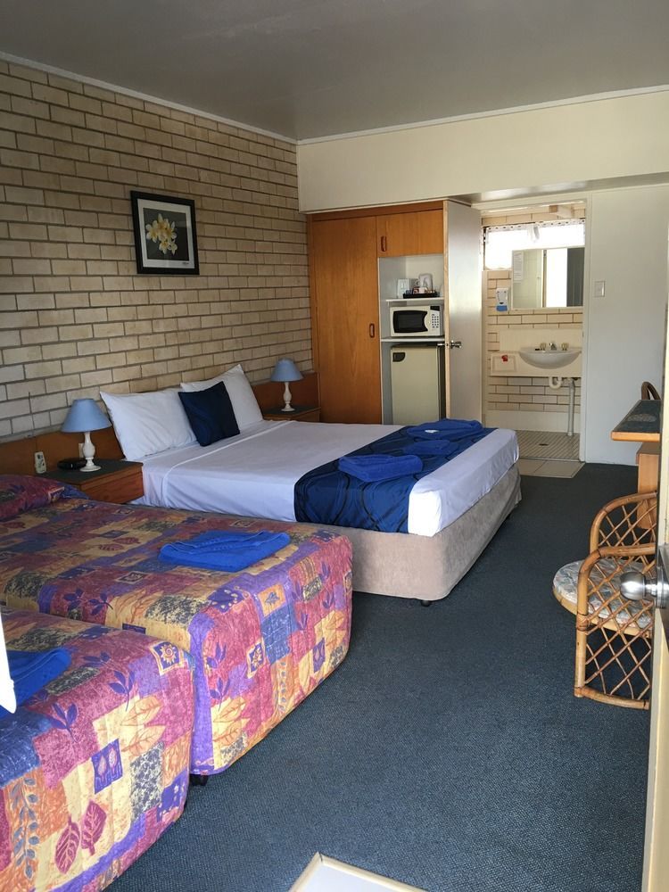 Tropical Gateway Motor Inn Rockhampton Esterno foto