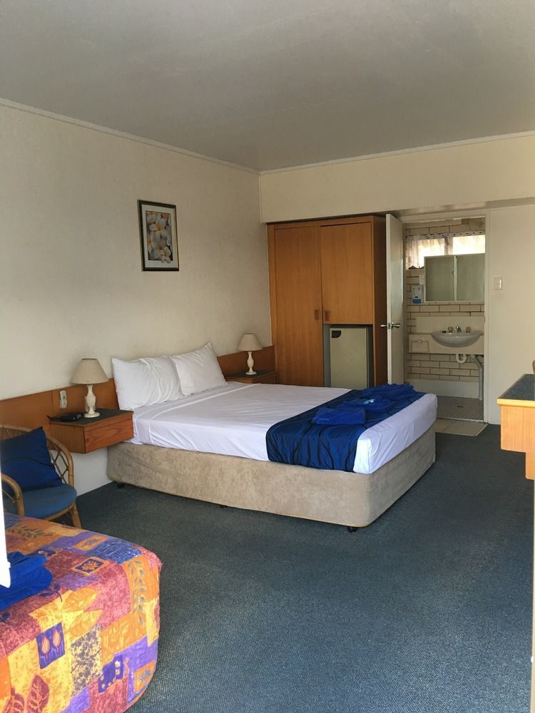 Tropical Gateway Motor Inn Rockhampton Esterno foto