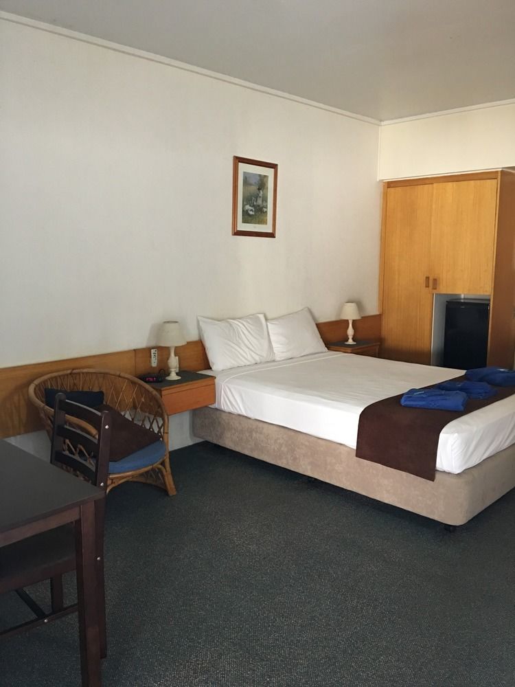 Tropical Gateway Motor Inn Rockhampton Esterno foto