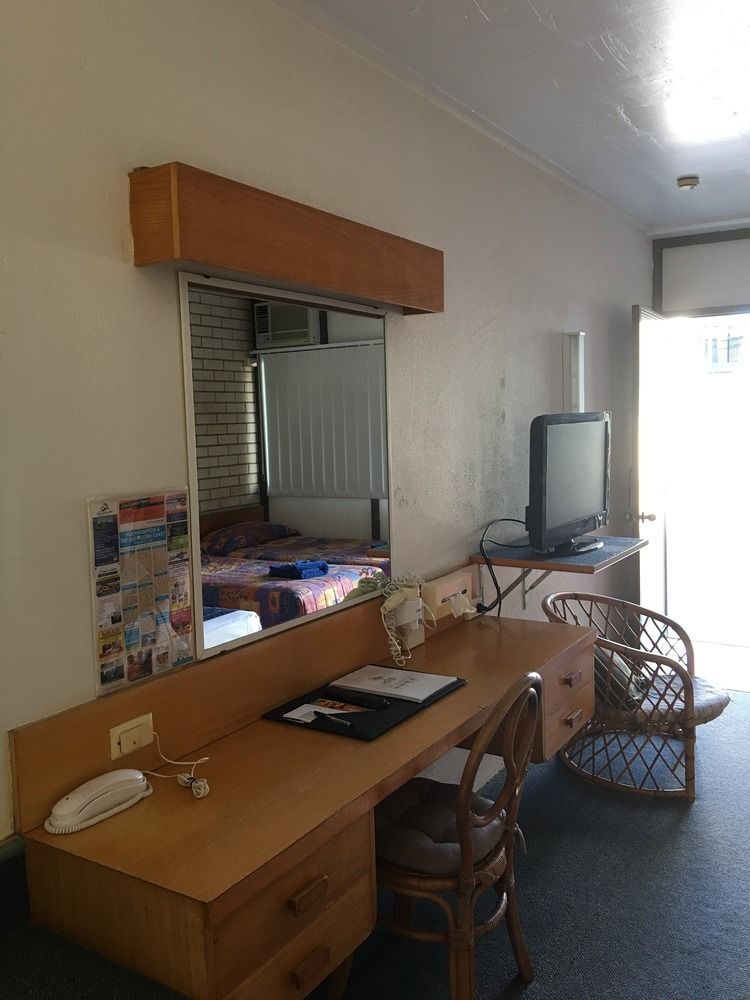 Tropical Gateway Motor Inn Rockhampton Esterno foto