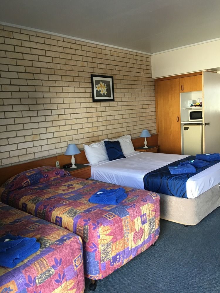 Tropical Gateway Motor Inn Rockhampton Esterno foto