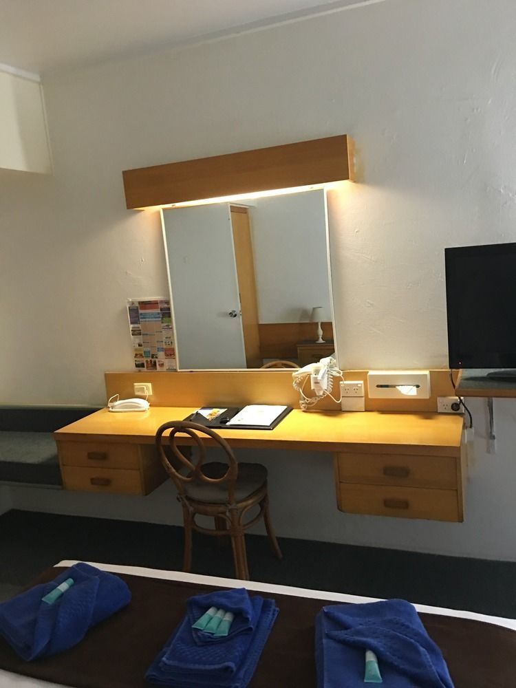 Tropical Gateway Motor Inn Rockhampton Esterno foto