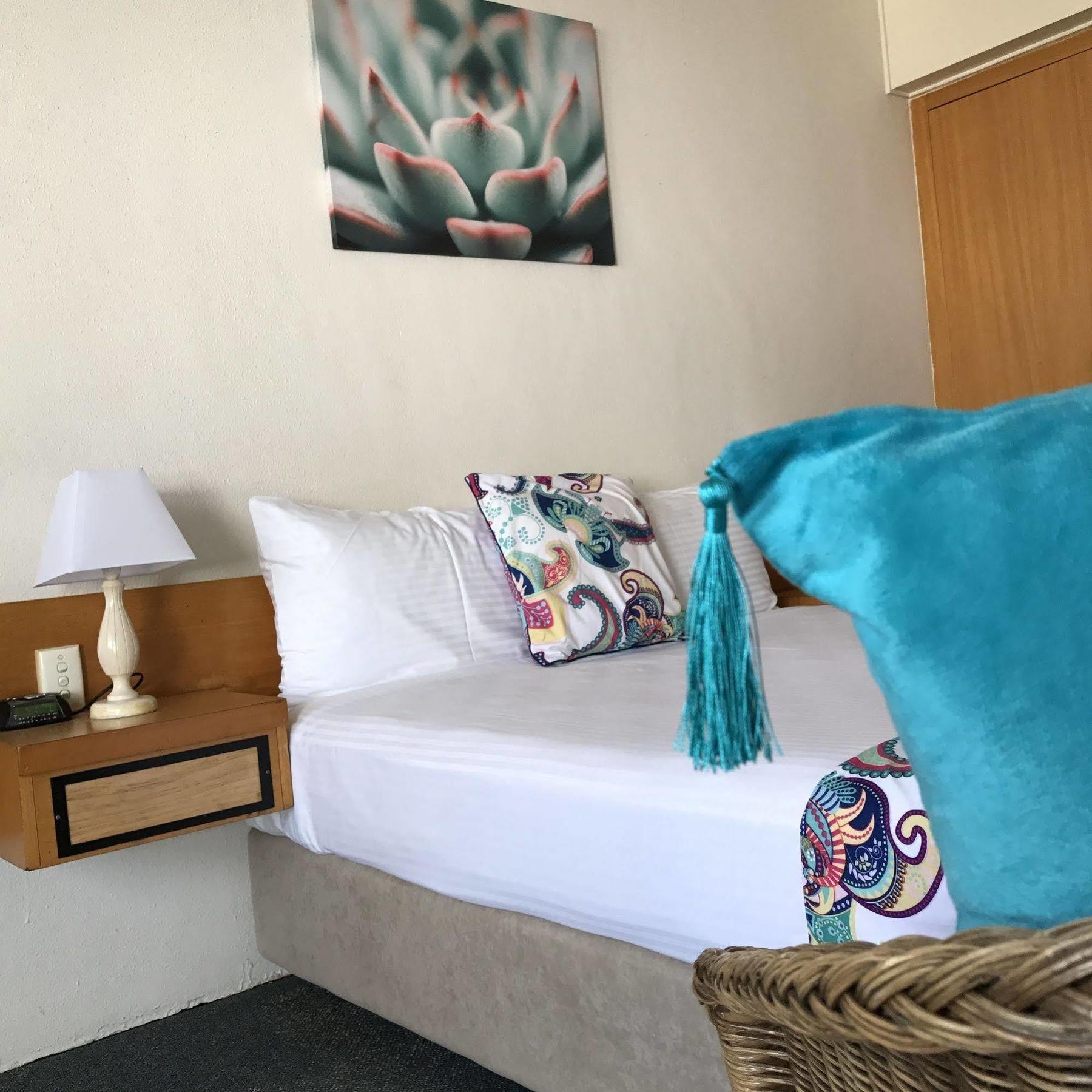 Tropical Gateway Motor Inn Rockhampton Esterno foto