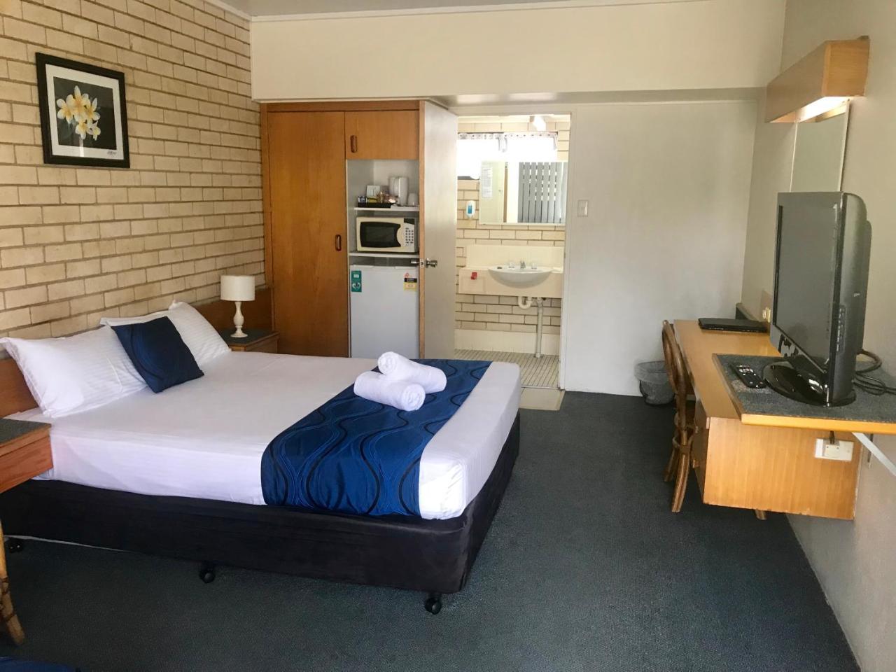 Tropical Gateway Motor Inn Rockhampton Esterno foto